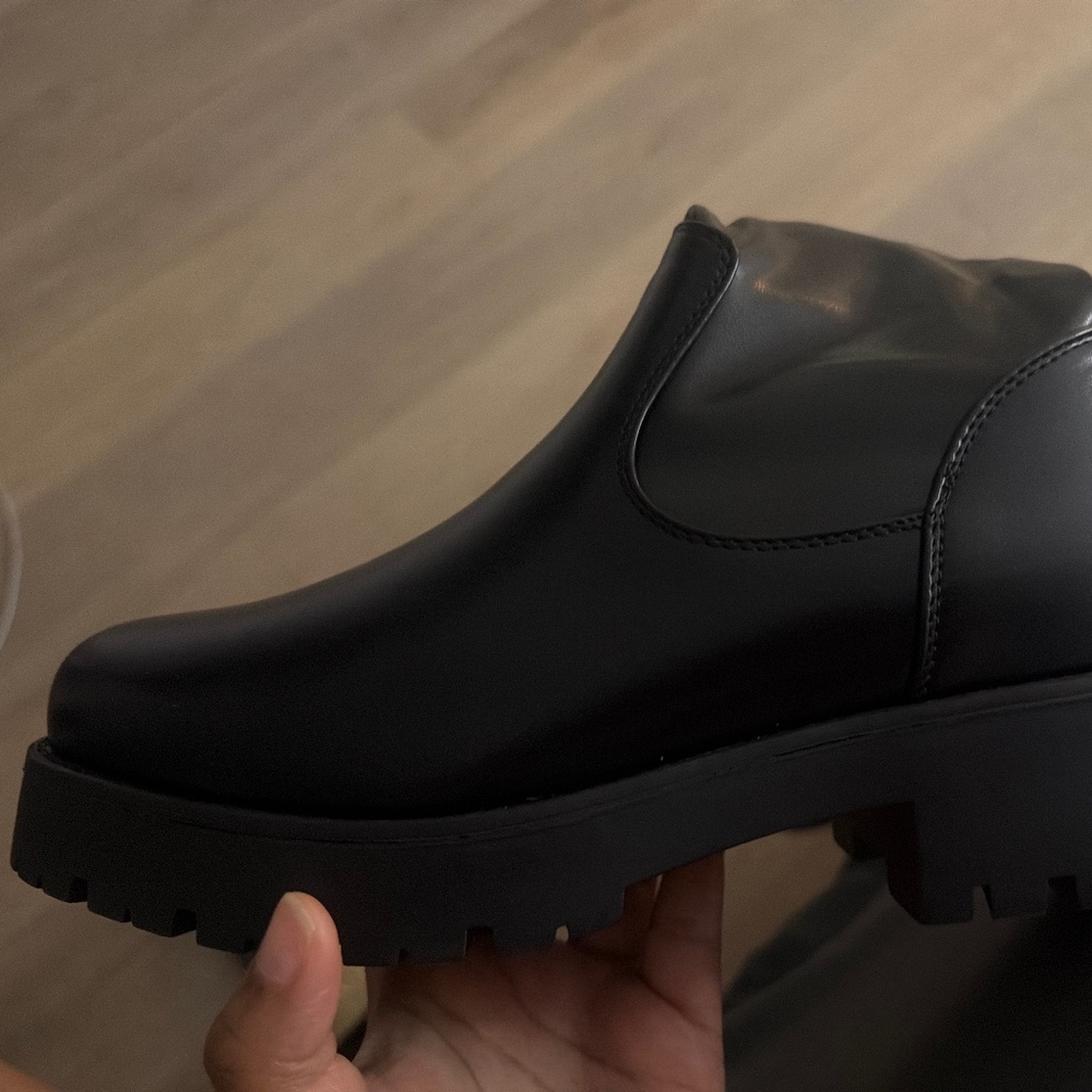 AKIRA AZALEA WANG SURGICAL FLATFORM BOOT WITH 4 WAY STRETCH IN STRETCH PU Size 8